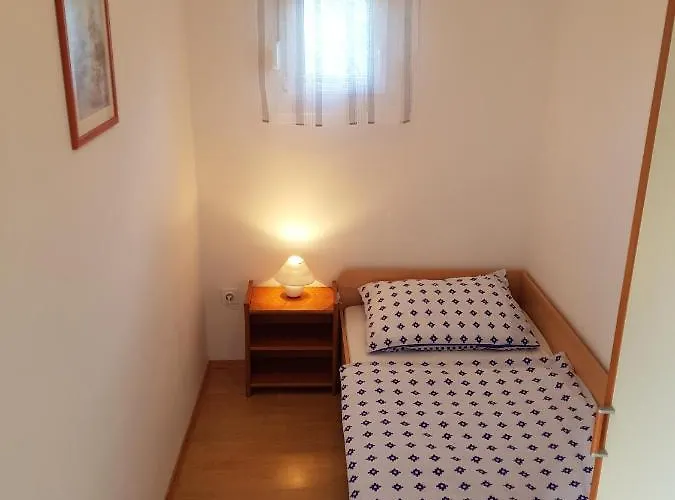 Apartman Family-friendly With Swimming Pool Barbat, Rab - 4951 *