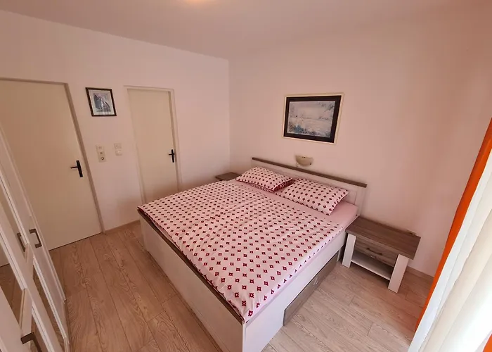 Apartman Family-friendly With Swimming Pool Barbat, Rab - 4951 *