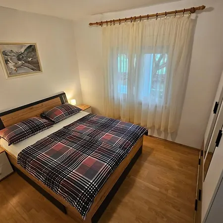 Seaside With A Swimming Pool Barbat, Rab - 4951 Apartment Barbat na Rabu